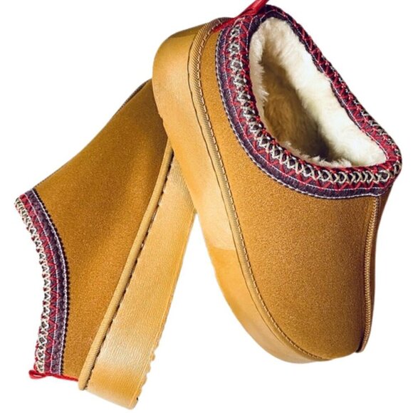 NWOT Women's Wool Slippers - Size: US 8-8.5 - Picture 1 of 13